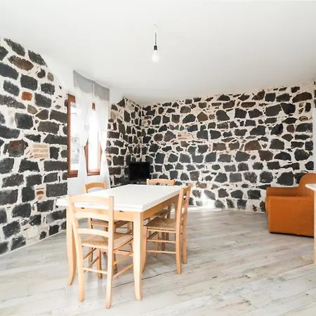 Stone House * オロゼーイ